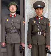 勤務中の朝鮮人民軍の兵士（本文とは関係ありません）