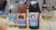 北朝鮮のビール（右）、イチゴサイダー（中）、ミネラルウォーター（左）