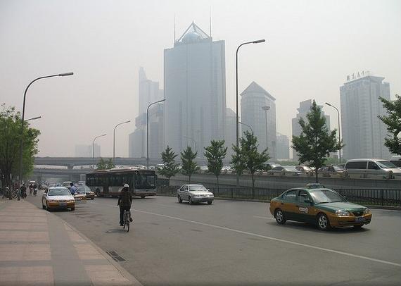 激しい大気汚染で中国政府は規制を強化している（本文とは関係ありません）