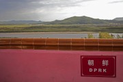 中国琿春市の防川から見た北朝鮮の羅先市　©Roman Harak