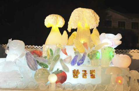 両江道三池淵郡で開かれた「金正日総書記の誕生日慶祝氷の彫刻祝典」