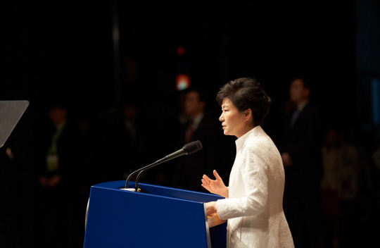 「3・1独立運動」の記念式典で演説をする韓国の朴槿惠大統領。