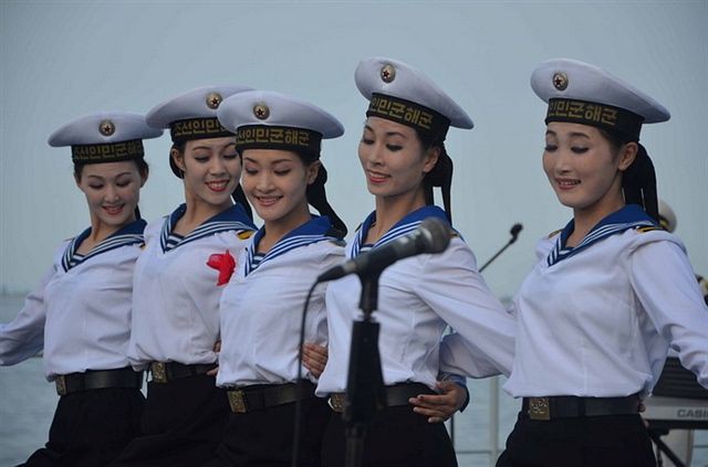 朝鮮人民軍の女性海軍兵士たち（本文とは関係ありません）