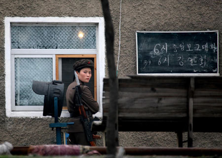 北朝鮮の女性兵士　（画像：紅眼）