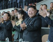 金正恩氏と李雪主夫人