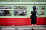 平壌の女性駅員　©Matt Paish