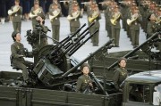 銃殺に使われた可能性のあるZPU-4対空砲と北朝鮮の女性兵士たち