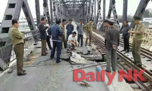 事故により破損した鴨緑江大橋（画像：デイリーNK）
