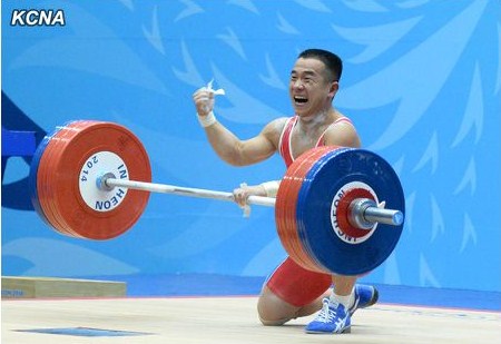 北朝鮮重量挙げ、男子56キロ級で世界記録