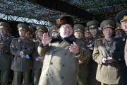 戦車兵競技を視察する金正恩氏（2016年3月16日付労働新聞より）