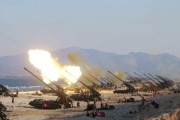 朝鮮人民軍が2016年3月に行った火力演習（朝鮮中央通信）