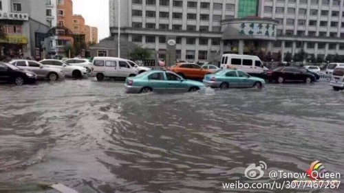 台風10号による大雨で冠水した延吉市内（画像：微博）