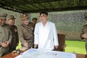 弾道ミサイル発射訓練を現地指導した金正恩氏（2016年9月6日付労働新聞より）