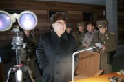 夜襲戦闘飛行訓練を指導した金正恩氏(2016年12月21日付労働新聞より)