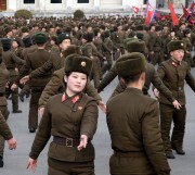 人民武力省慶祝舞踏会で踊る女性兵士（画像：朝鮮の今日）