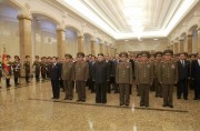 金日成主席の死去23年で錦繍山太陽宮殿を参拝した金正恩氏（2017年7月8日付労働新聞より）