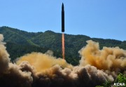 7月4日に行われたICBM「火星14」型の試射（朝鮮中央通信）