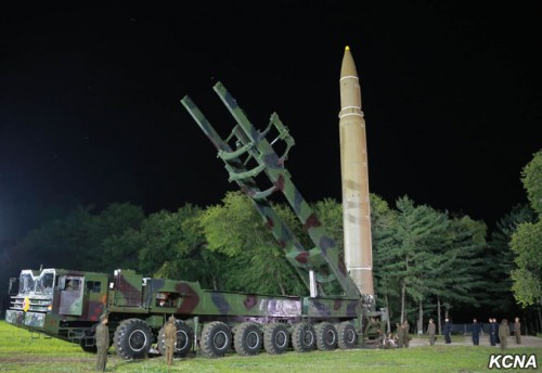 北朝鮮が28日に発射した大陸間弾道ミサイル「火星14」型（朝鮮中央通信）