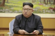 水爆実験を決定した朝鮮労働党政治局常務委員会に参加した金正恩氏（2017年9月4日付労働新聞より）