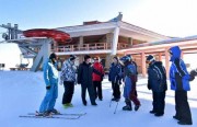 馬息嶺スキー場を視察する韓国政府の先発隊（朝鮮中央通信）
