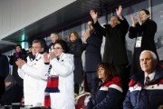 2月9日の平昌五輪開幕式で、南北合同入場を見守る北朝鮮代表団