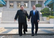 南北首脳会談（2018年4月28日付朝鮮中央通信より）