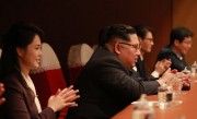 韓国芸術団の公演を鑑賞した金正恩氏（2018年4月2日付朝鮮中央通信より）