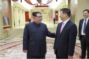 中国の宋濤氏と会談した金正恩氏（2018年4月15日付労働新聞より）