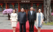 右から中国の習近平国家主席夫妻と金正恩党委員長夫妻（2018年3月28日付朝鮮中央通信より）