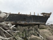 石川県の日本海沿岸に漂着した北朝鮮のものと見られる木造船（2018年5月12日、デイリーNKジャパン）