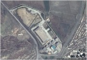 オンライン誌「ディプロマット」が北朝鮮の秘密のウラン濃縮施設だと伝えた平壌の南西、千里馬の施設（グーグルアース提供）
