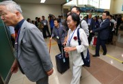 20日、離散家族再会事業に参加する韓国側の対象者たちが、東海線の南北出入事務所（CIQ）に到着。この後、北朝鮮に向かった（韓国ニュース通信取材団）