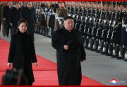 2019年1月7日、訪中のため平壌を出発する金正恩氏と李雪主夫人（朝鮮中央通信）