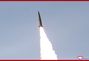 北朝鮮が4日に発射した戦術誘導兵器。ロシアの短距離弾道ミサイル「イスカンデル」と酷似している（2019年5月5日付朝鮮中央通信）