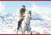 白馬にまたがり白頭山に登頂した金正恩氏（2019年10月16日付朝鮮中央通信）