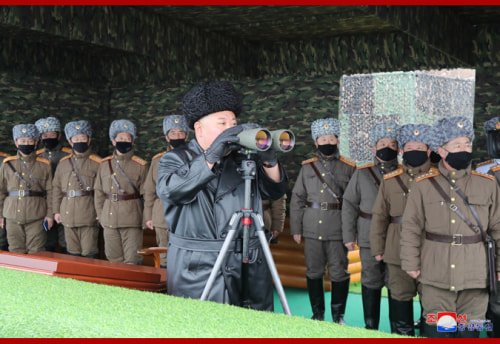 北朝鮮軍の合同打撃訓練を現地指導した金正恩氏（2020年2月29日付朝鮮中央通信より）