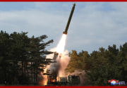 北朝鮮軍長距離砲火力打撃訓練（2020年3月3日付朝鮮中央通信より）