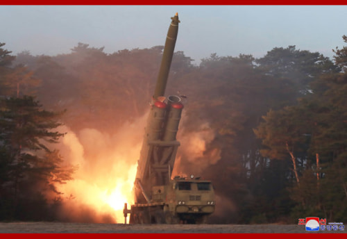 北朝鮮軍が９日に行った火力打撃訓練（2020年3月10日付朝鮮中央通信）