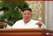 2日、朝鮮労働党中央委員会第7期第14回拡大会議に参加した金正恩氏（2020年7月3日付朝鮮中央通信）