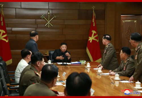 18日、党中央軍事委員会第7期第5回拡大会議に続き、非公開会議が行われた（2020年7月19日付朝鮮中央通信）