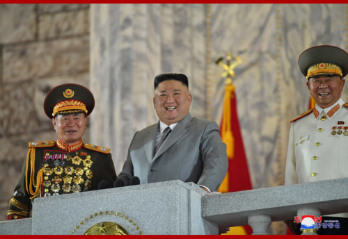 朝鮮労働党創立75周年記念閲兵式に参加した金正恩氏（2020年10月10日付朝鮮中央通信より）