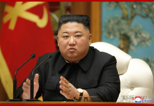 朝鮮労働党政治局拡大会議を主宰した金正恩氏（2020年12月30日付朝鮮中央通信より）