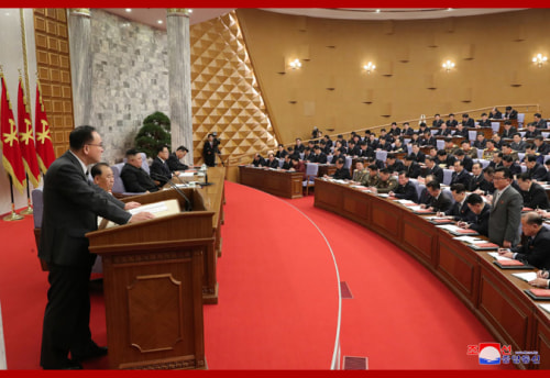 朝鮮労働党第8期第2回総会第2日目会議で討論する趙甬元党書記（2021年2月11日付朝鮮中央通信）