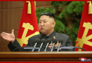 金正恩氏が労働党中央委員会第8期第2回政治局拡大会議を指導した（2021年6月30日付朝鮮中央通信）