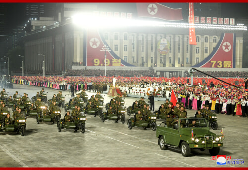 北朝鮮の建国73周年を祝う「民間および安全武力閲兵式」（2021年9月9日付朝鮮中央通信）