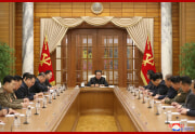 労働党中央委員会第8期第5回政治局会議を司会した金正恩氏（2021年12月2日付朝鮮中央通信）
