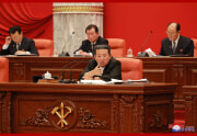 朝鮮労働党中央委員会第8期第4回総会で発言する金正恩氏（2022年1月1日付朝鮮中央通信）