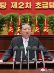 金正恩氏が第2回初級党書記大会で開会の辞を述べた（2022年2月27日付朝鮮中央通信）