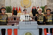 金正恩氏が朝鮮人民軍創建90周年記念閲兵式で演説した（2022年4月26日付朝鮮中央通信）