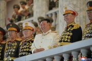 金正恩氏が朝鮮人民軍創建90周年記念閲兵式に出席した（2022年4月26日付朝鮮中央通信）